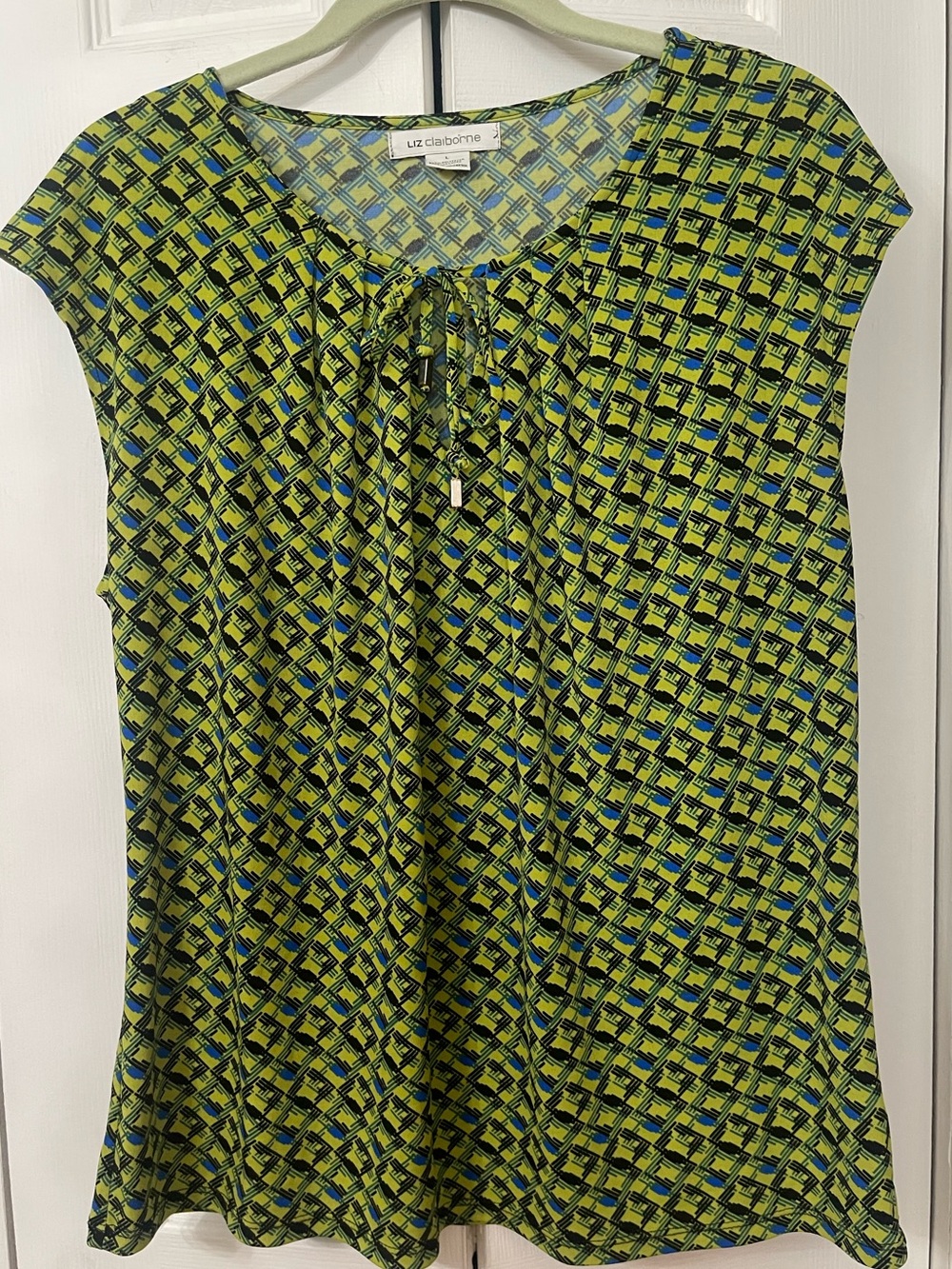 NWOT Liz Claiborne cap sleeve Green Black Blue Geometric Print Blouse Size L